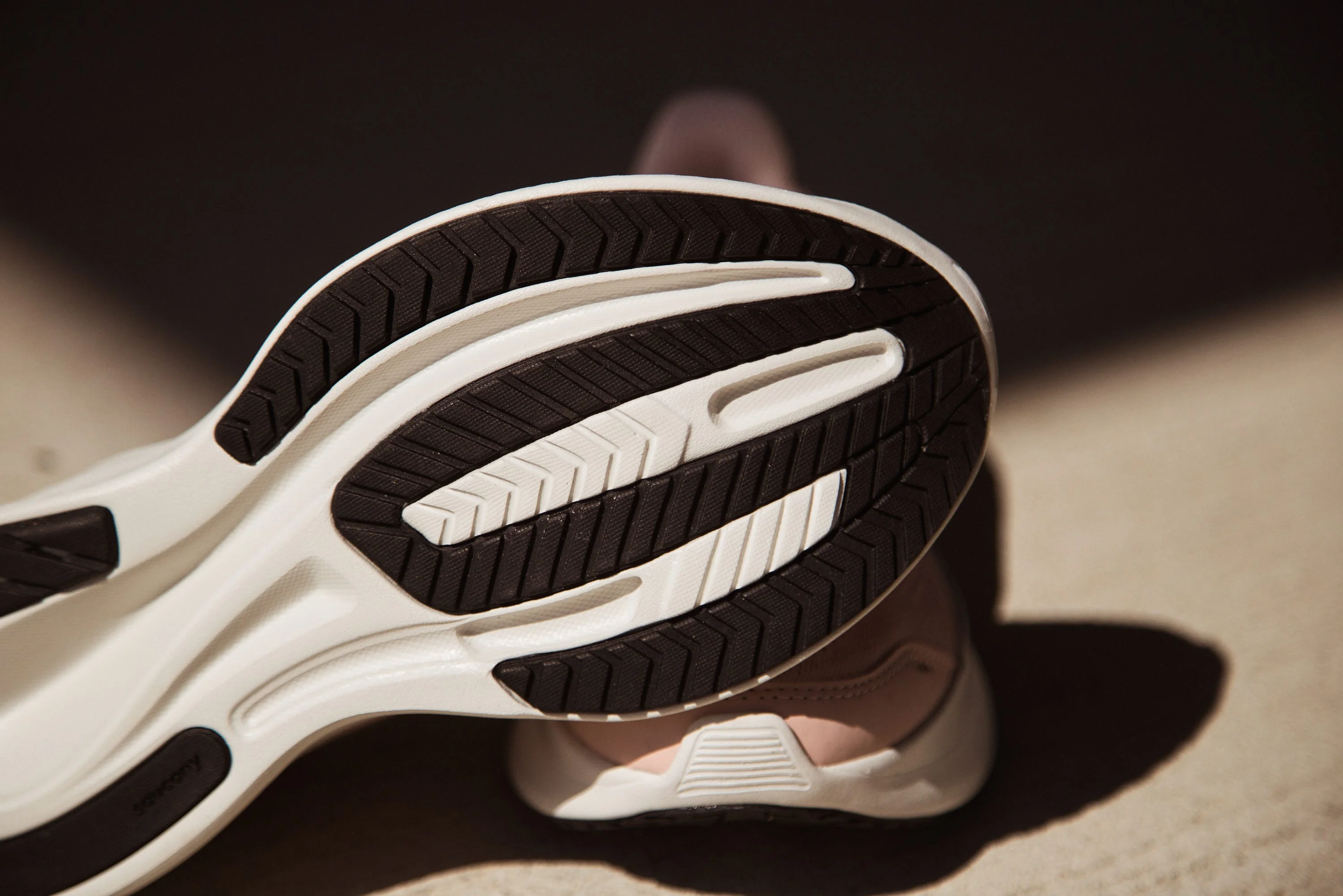 Saucony Cohesion 18 athletic shoes by Winston Zhou