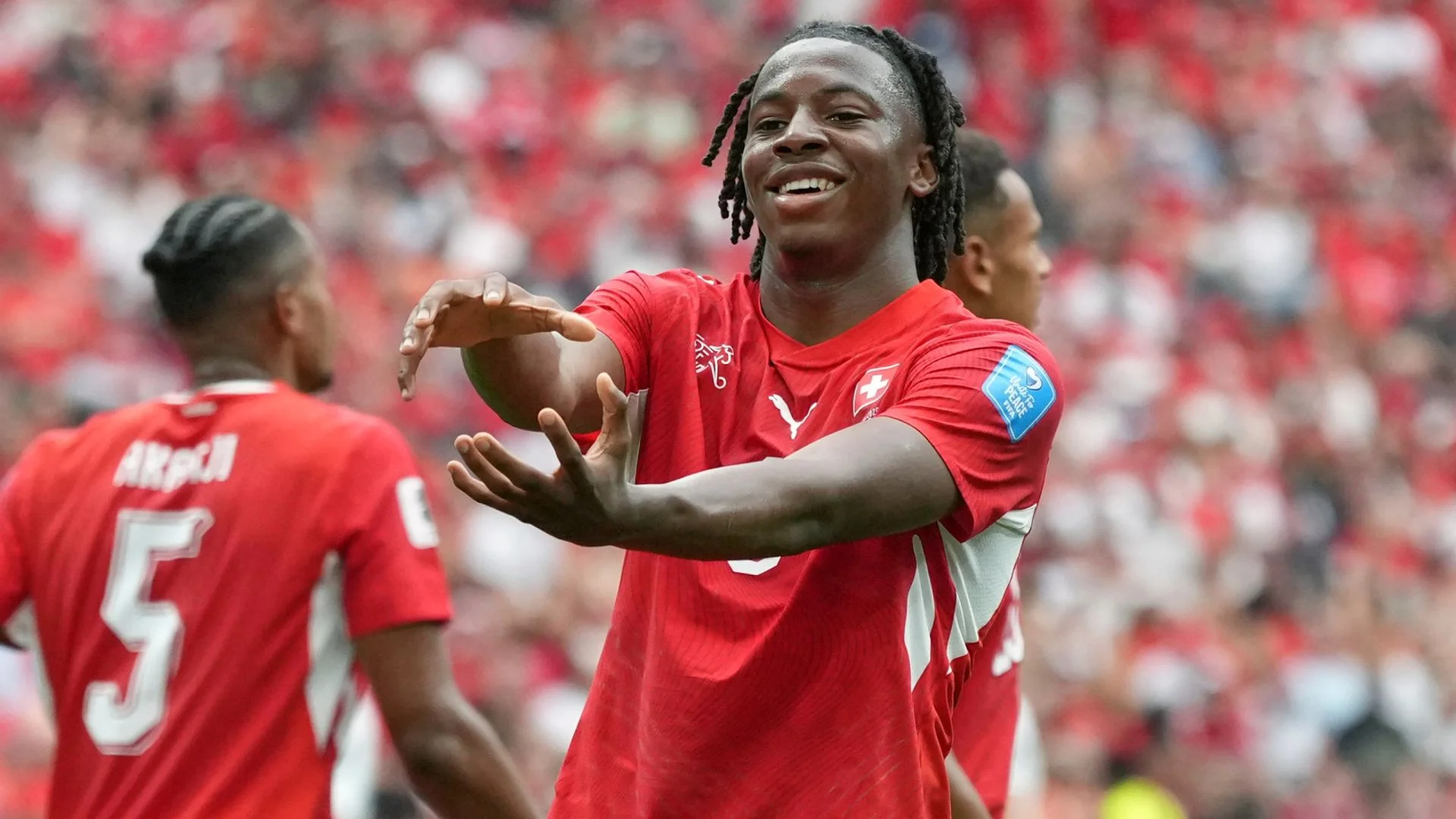 Switzerland fight off late Canada barrage to claim Group B top spot