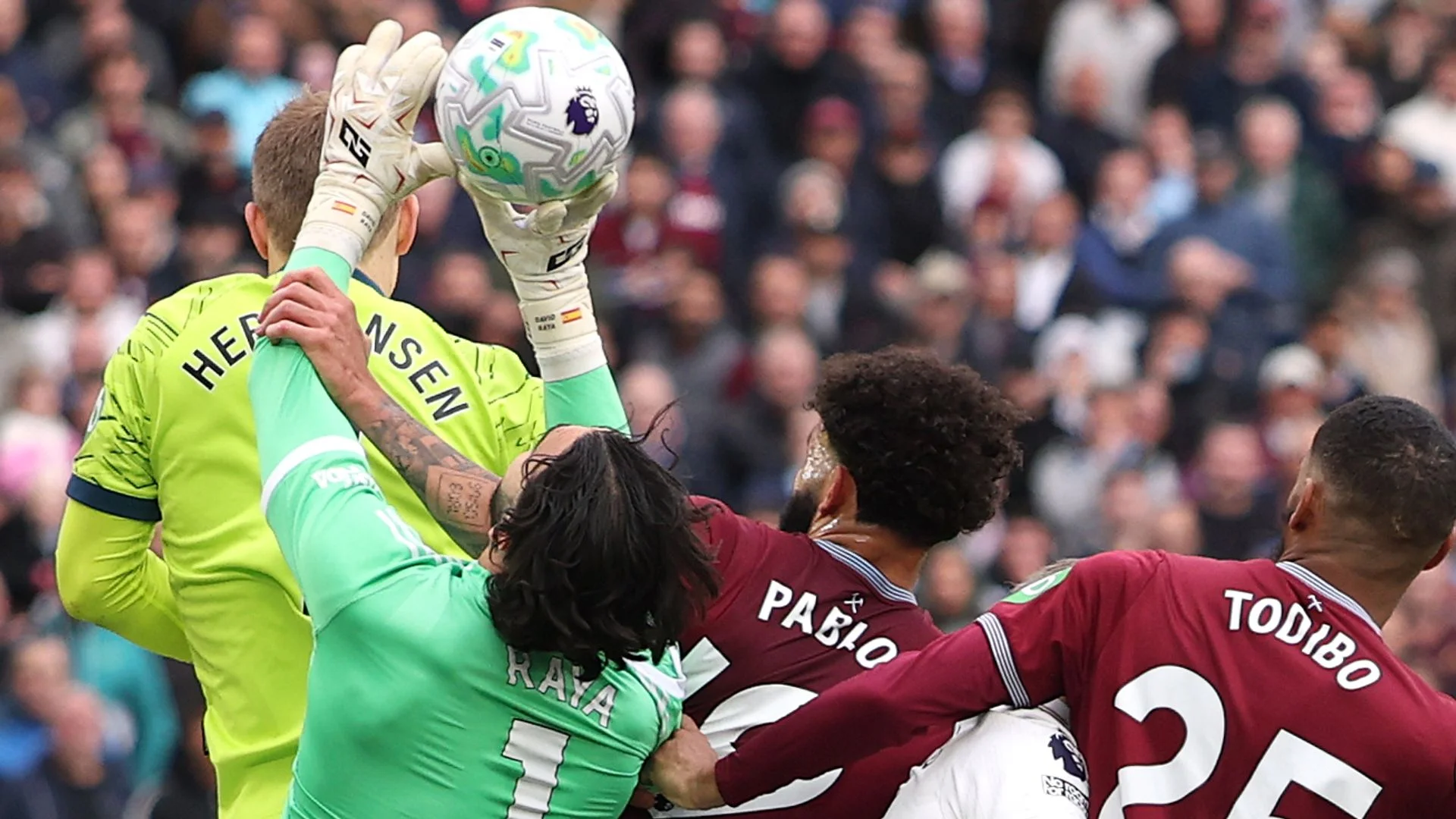 Carragher Suggests VAR Criticism Tied to Arsenal Title Aspirations