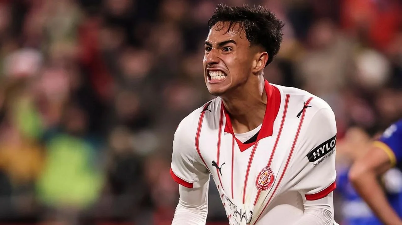 Vitor Reis celebrates scoring for Girona by pulling at his shirt 
