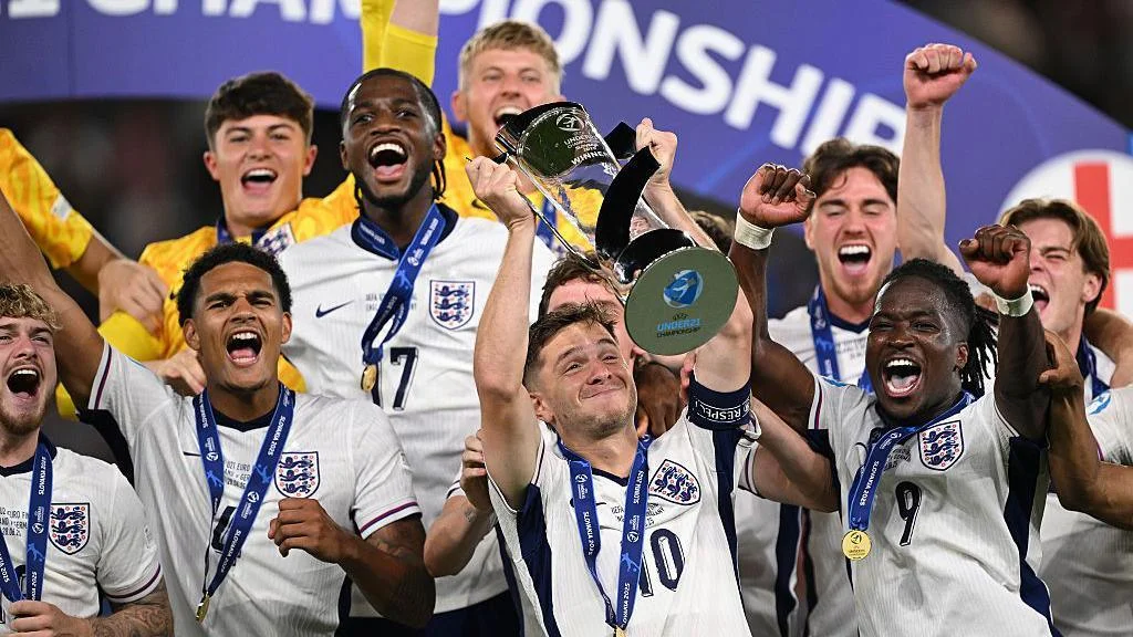James McAtee lifts the Euro 2025 trophy with the England Under-21s